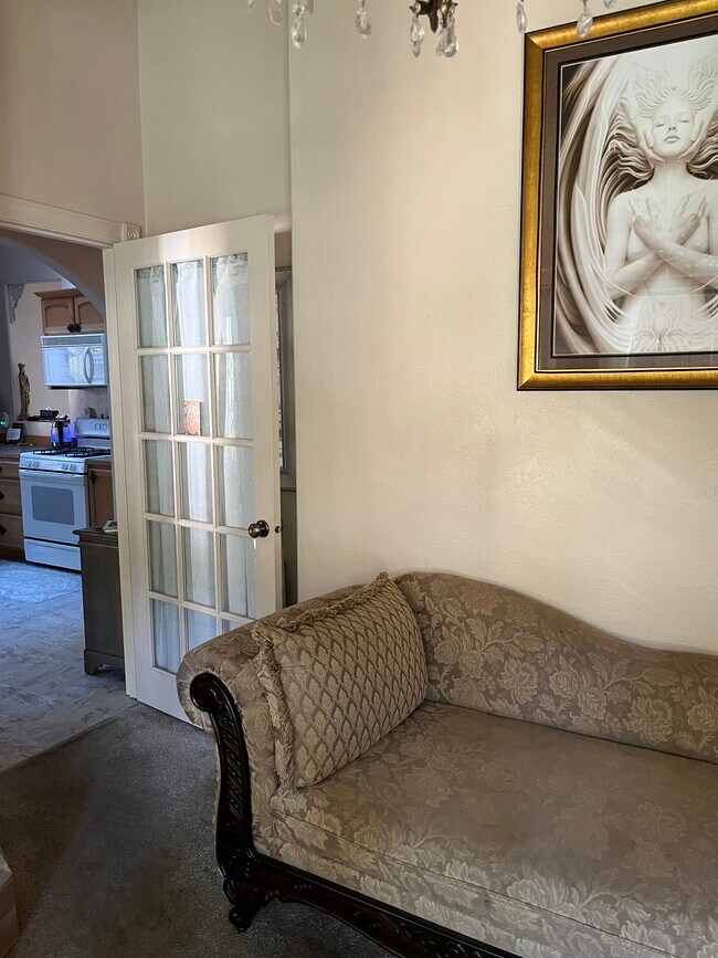 Front room - 3685 Colony Oaks Dr