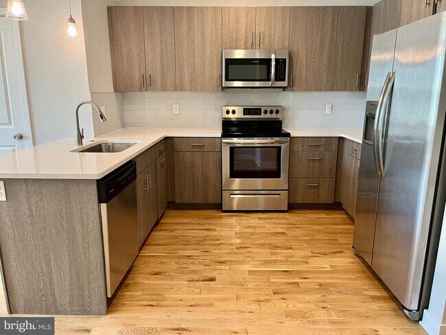 Building Photo - 2039 N College Ave