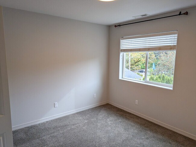 Building Photo - 407-409 Madrona Ave SE