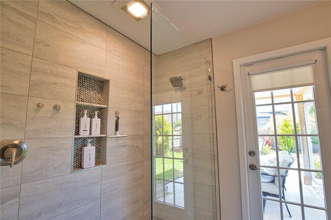 Building Photo - 556 Baffin Dr