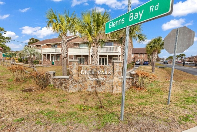 Building Photo - Master Suite with Balcony!!! Completely remodeled 2 level townhome close to the beaches of Surfside!