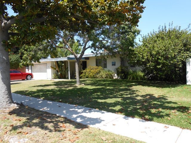 Primary Photo - Country Club Area home with 4 bedrooms and...