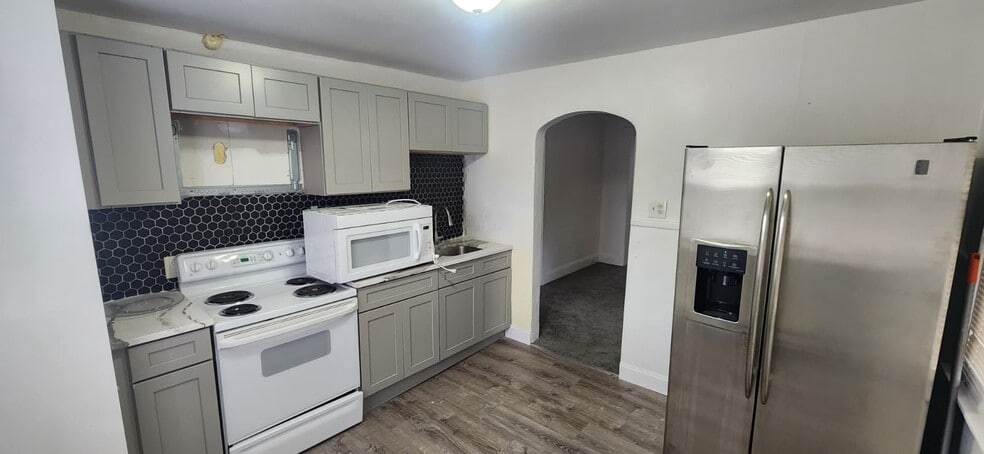 Building Photo - 197 Roosevelt St