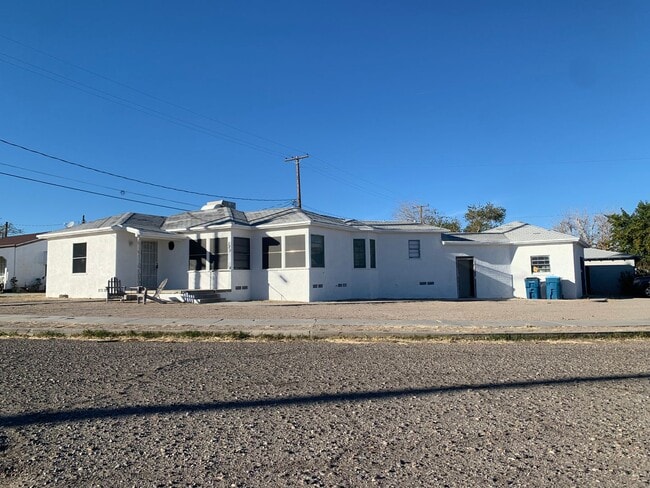 Building Photo - 129 Erin Dr