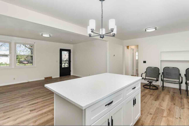 Building Photo - 707 Ringgold Dr