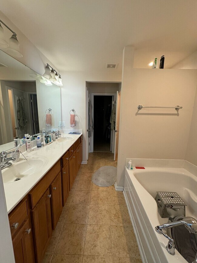 Building Photo - 8221 Saltwood Pl