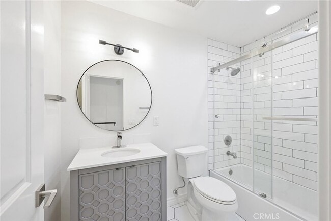 Building Photo - 411 Goldenrod Ave