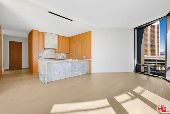 Building Photo - 211 Elm Ct