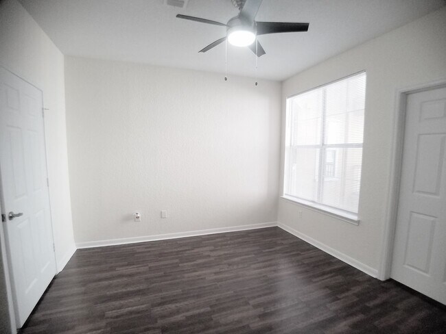 Building Photo - City View Wood Floor Updated Kitchen  2/2 condo at Park North Downtown Orlando
