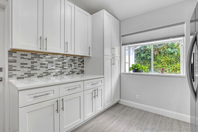 Building Photo - 24 Admirals Ct