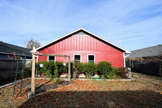 Building Photo - McArthur Place