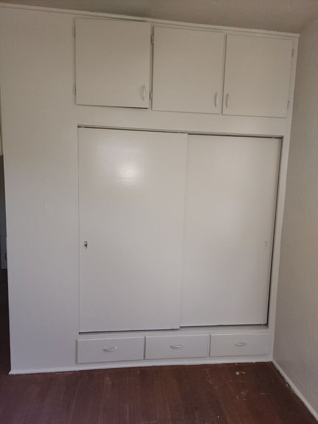 Building Photo - Escalon cute 2 bedroom duplex w/garage