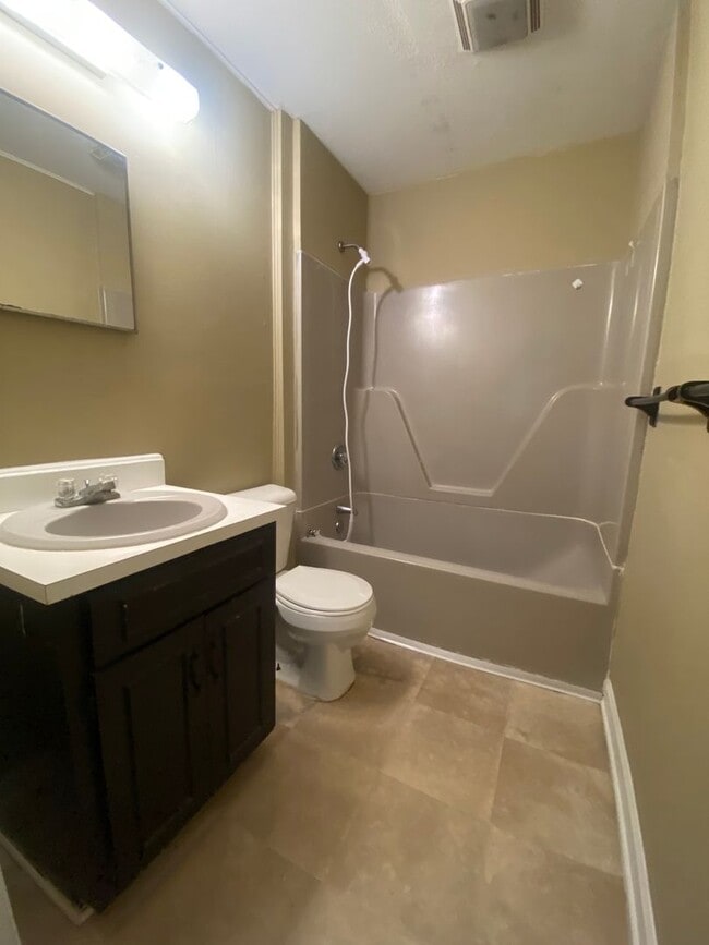 Building Photo - **AVAILABLE NOW**East Columbus 2 Bedroom / 1 Bathroom Home for Rent***