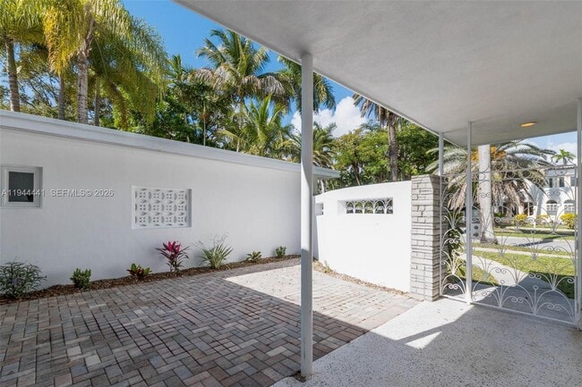 Building Photo - 680 NE 57th St