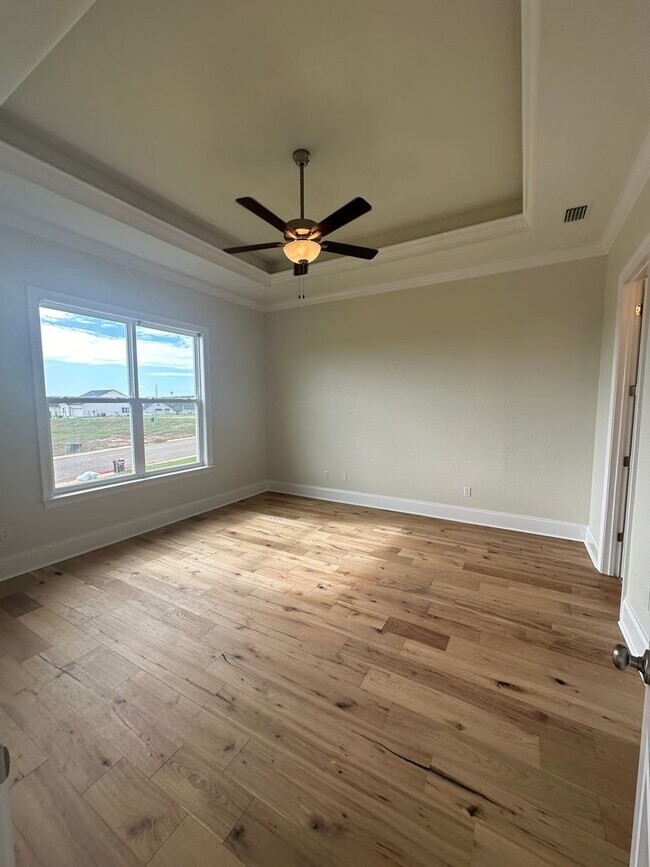Building Photo - Gorgeous New Contsruction 3 bedroom/2 full...