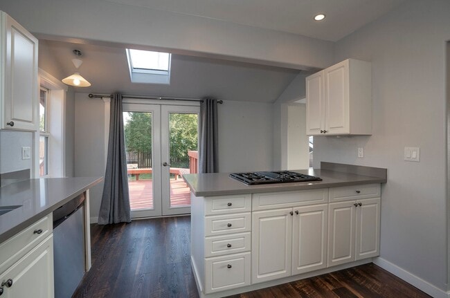 Building Photo - North End Tacoma Three Bed Craftsman