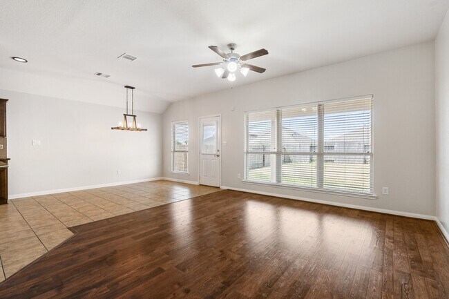 Building Photo - 119 Country Crossing Cir
