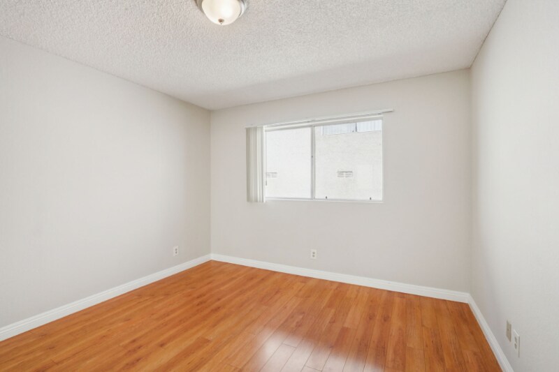 Building Photo - 626 E Verdugo Ave