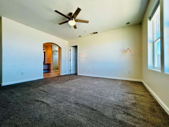 Building Photo - Gorgeous 3 bd, 2.5 ba on 1 acre