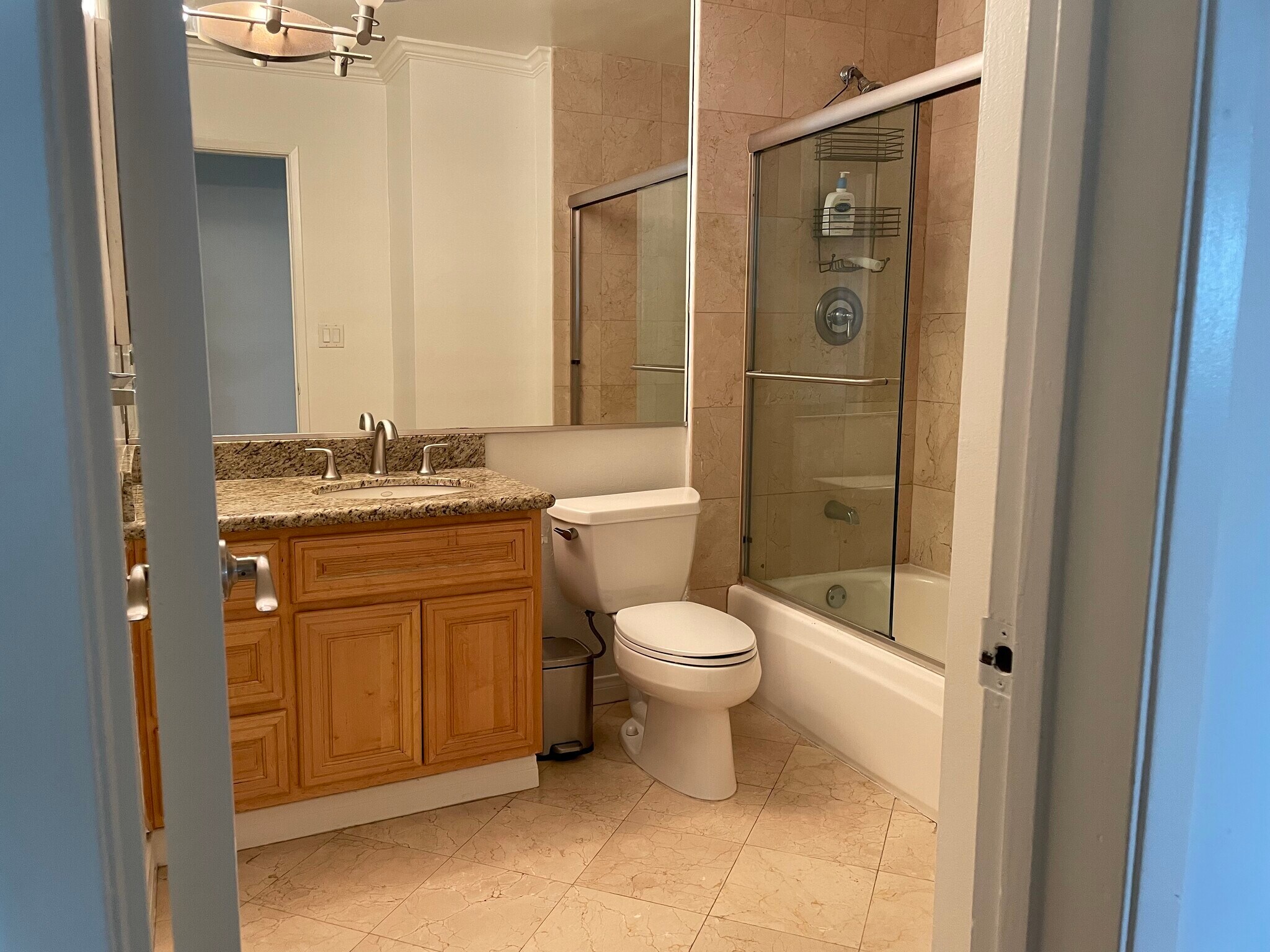 Building Photo - 1831 Barry Ave