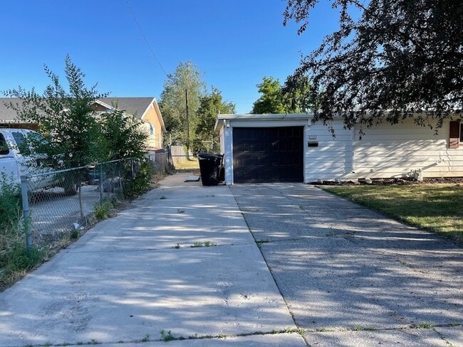Building Photo - 744 E 8425 S