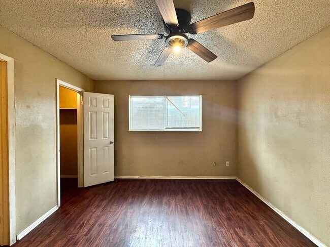 Building Photo - Tour Today! 1 Bed 1 Bath Apartment Near Downtown Tyler!