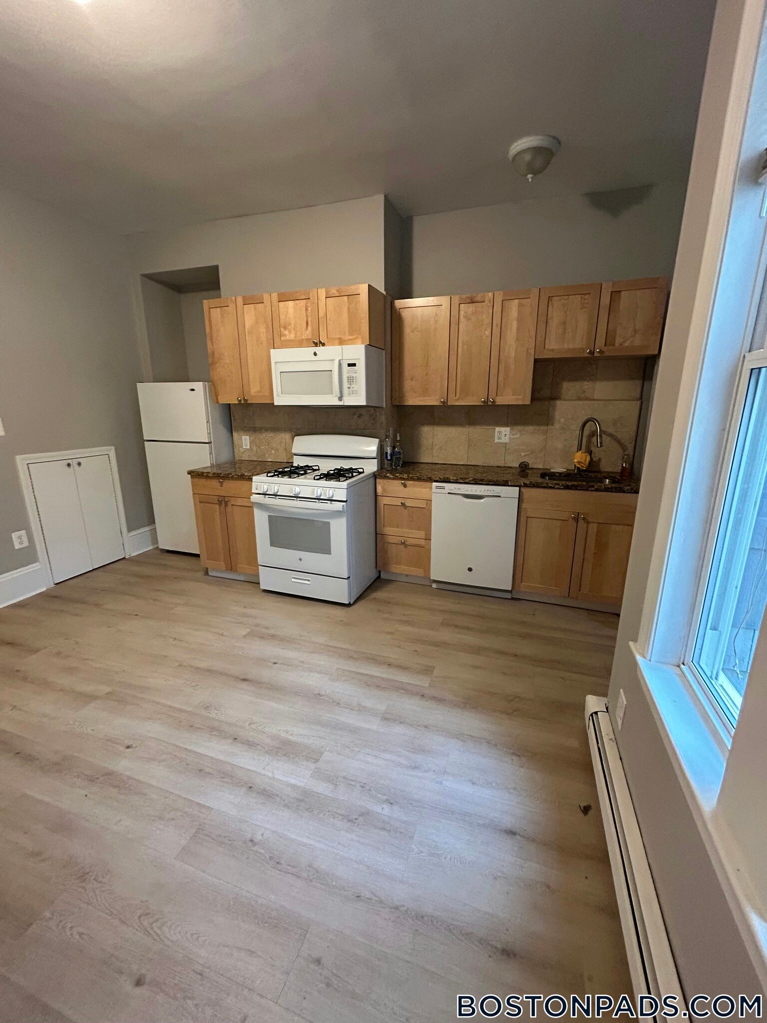 Building Photo - 254 Windsor St