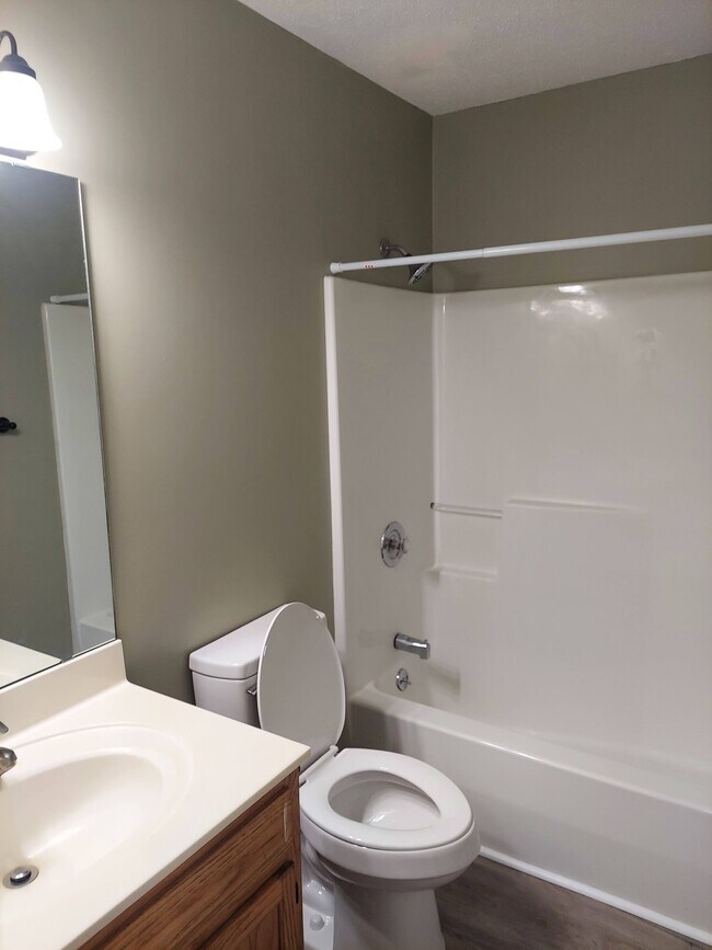 Building Photo - 137 Shearer St