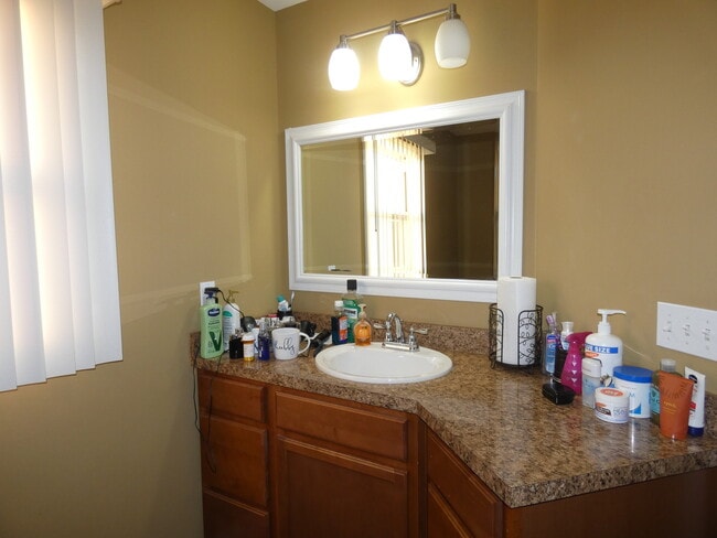 Building Photo - 627 N Edgemere Dr