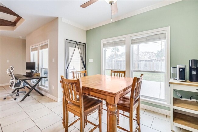 Building Photo - 2518 Date Palm Dr