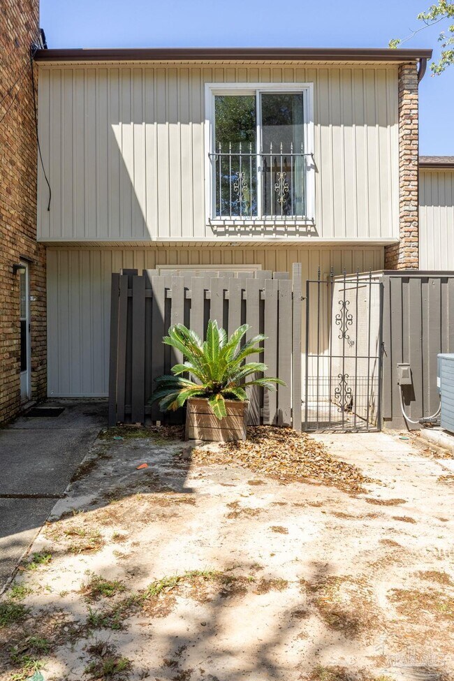 Building Photo - 4741 Huron Dr