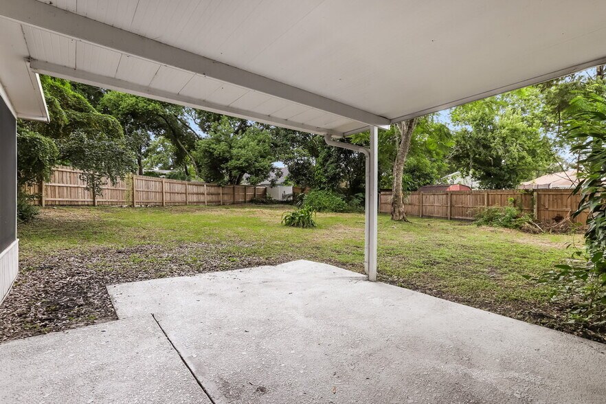 Building Photo - 412 Regal Park Dr