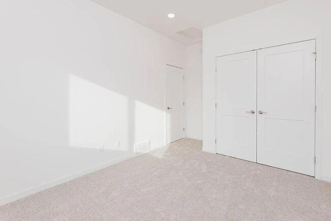 Building Photo - 1517 KEYSTONE CIR NE