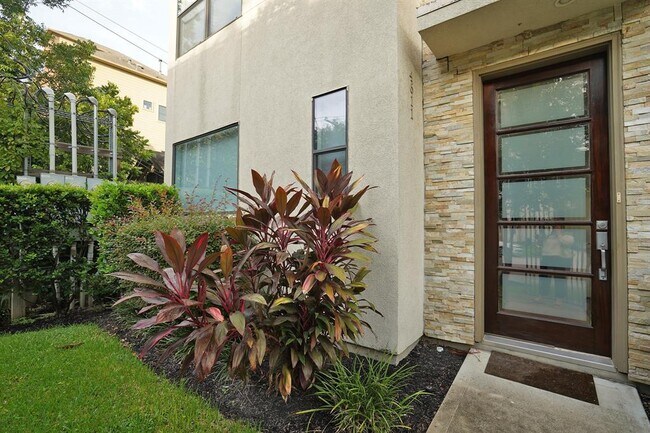Building Photo - 4611 Austin St