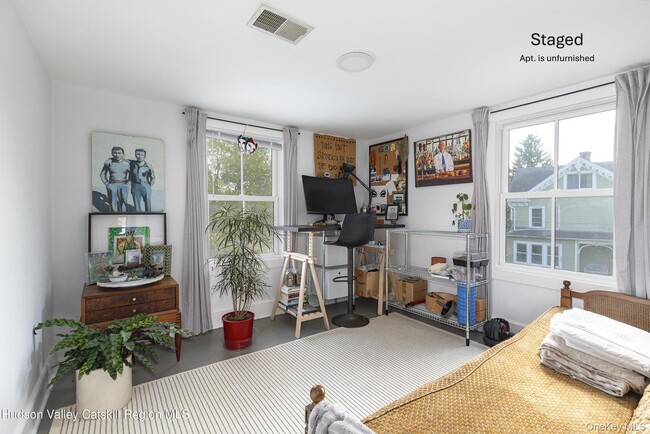 Building Photo - 2303 Lucas Turnpike