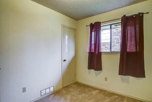 Building Photo - 2135 Cordoba Dr