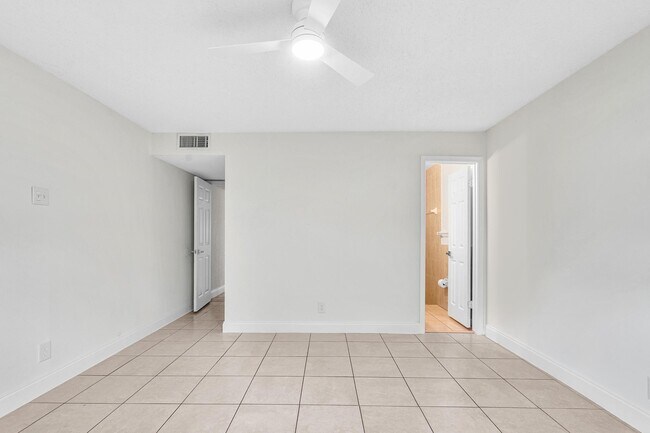 Building Photo - 2510 Riverside Dr