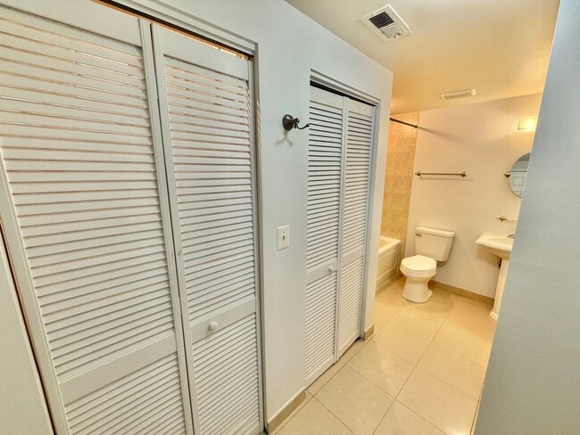 Building Photo - Great 1 Bed 1 Bath in Eckington/Bloomingdale at the Madison Condominiums