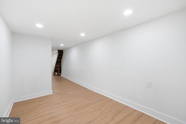 Building Photo - 2117 S Alden St