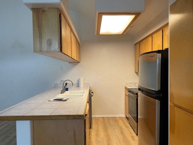 Building Photo - Very Nice 3 Bedroom 2 Bath Duplex-Located ...