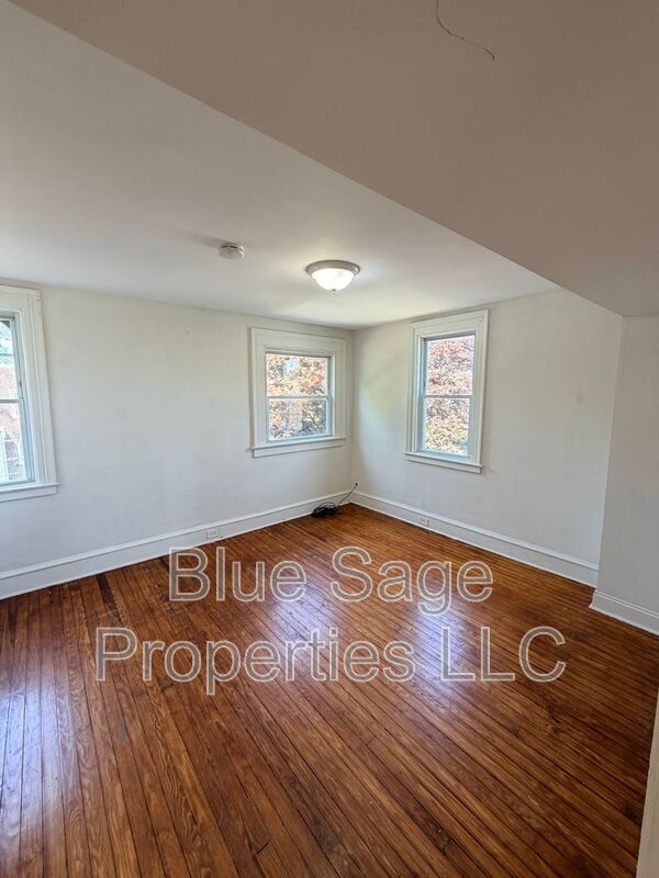 Building Photo - 601 Littlecroft Rd