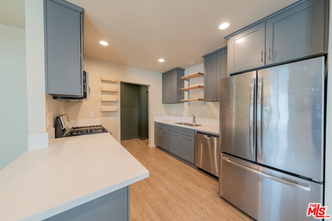 Building Photo - 7503 Camellia Ave