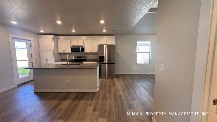 Building Photo - 7706 Elm Ave