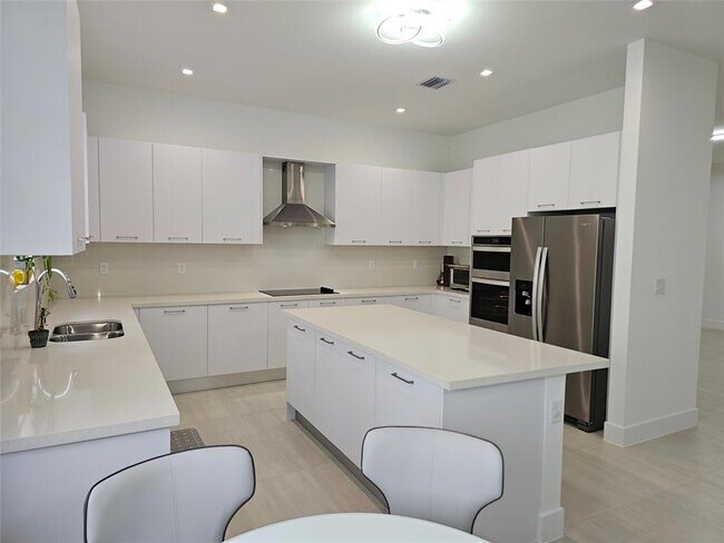 Building Photo - 10396 SW 57th Ct