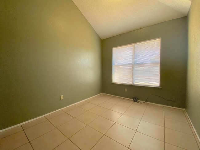 Building Photo - Northeast El Paso 3 bed2 bath