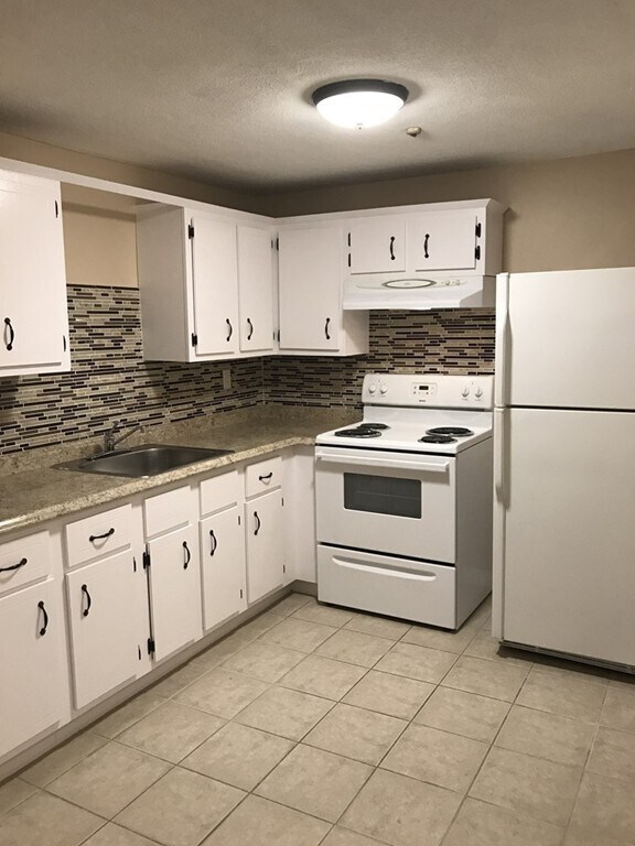 Building Photo - 261 Boston Post Rd E