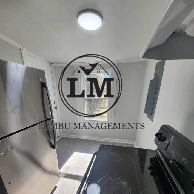 Building Photo - 863 Stokes St