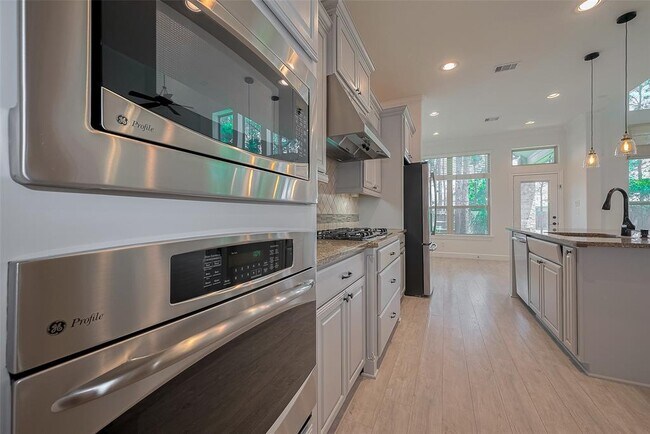 Building Photo - 155 Lindenberry Cir