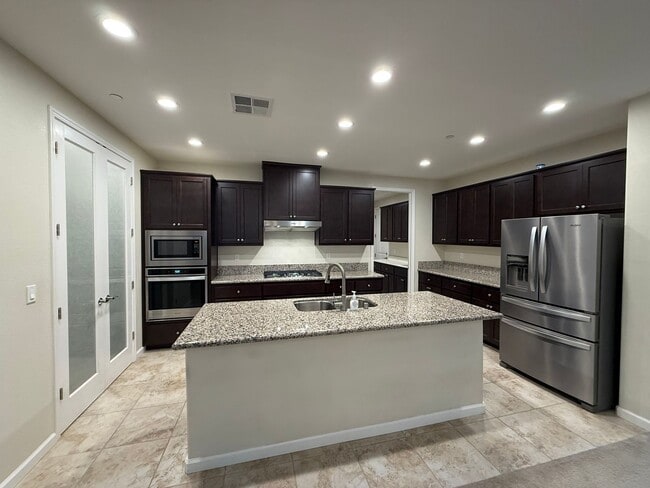 Building Photo - 2021 built two story in Oakdale!