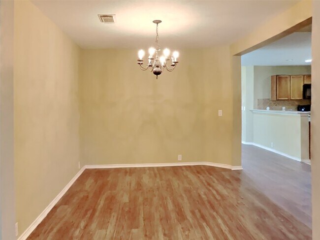 Building Photo - 2807 Bison Bluff